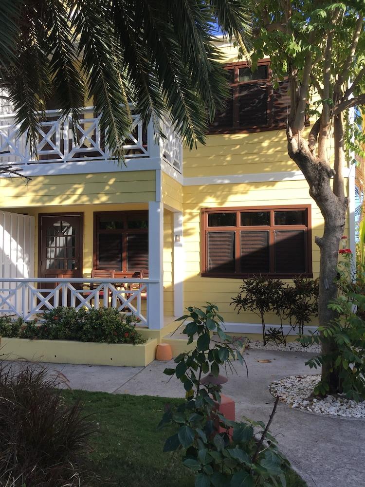 Buccaneer Beach Club Dickenson Bay Bagian luar foto