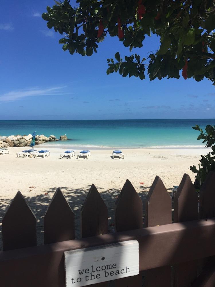 Buccaneer Beach Club Dickenson Bay Bagian luar foto